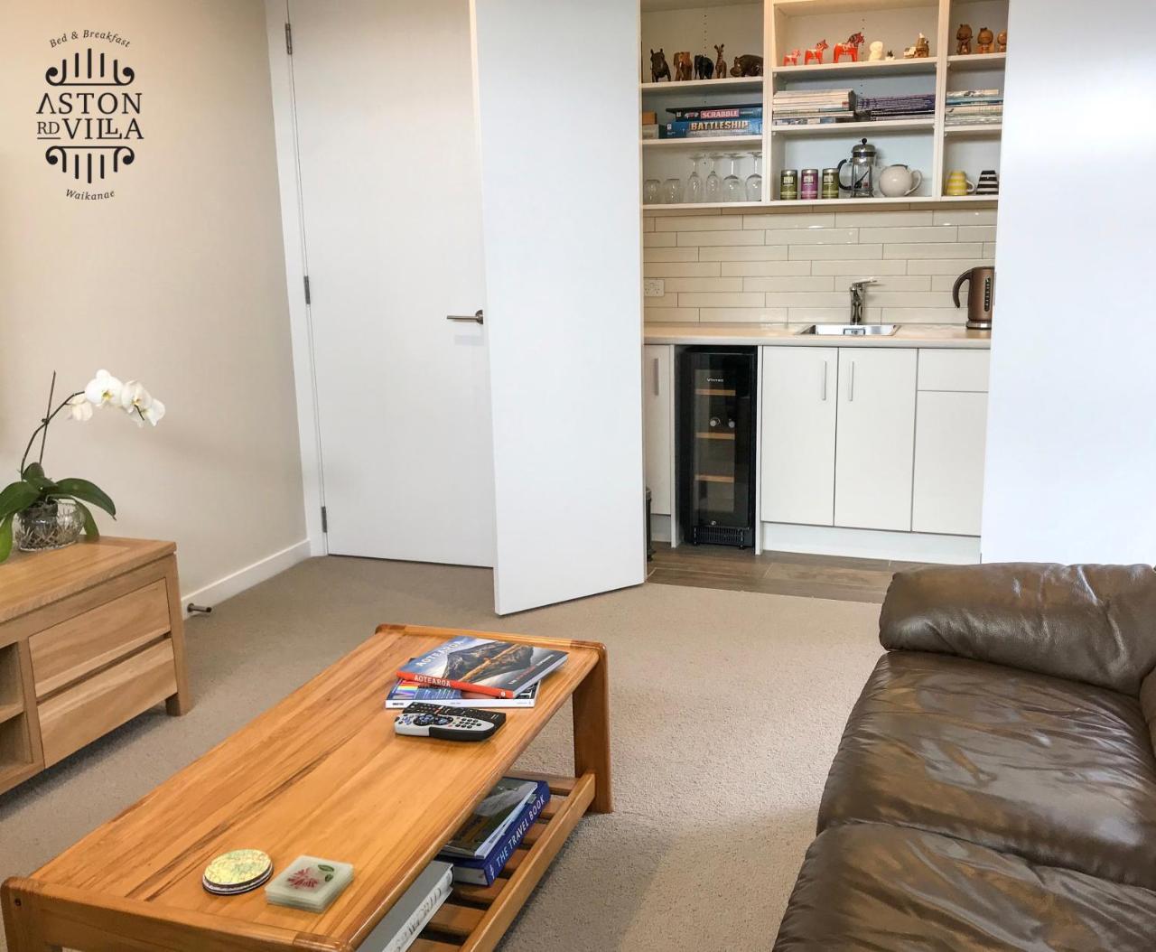 Aston Road Villa Bed&Breakfast Waikanae Esterno foto